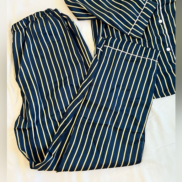 Satin lounging set, Size: S - Picture 2 of 4